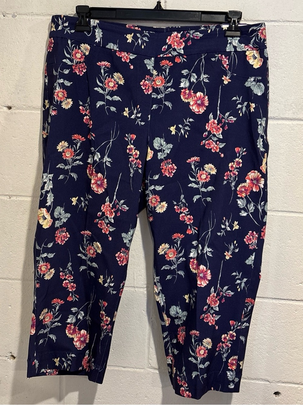 Slim-Sation women’s Capri pants blue pink floral pull on size 18